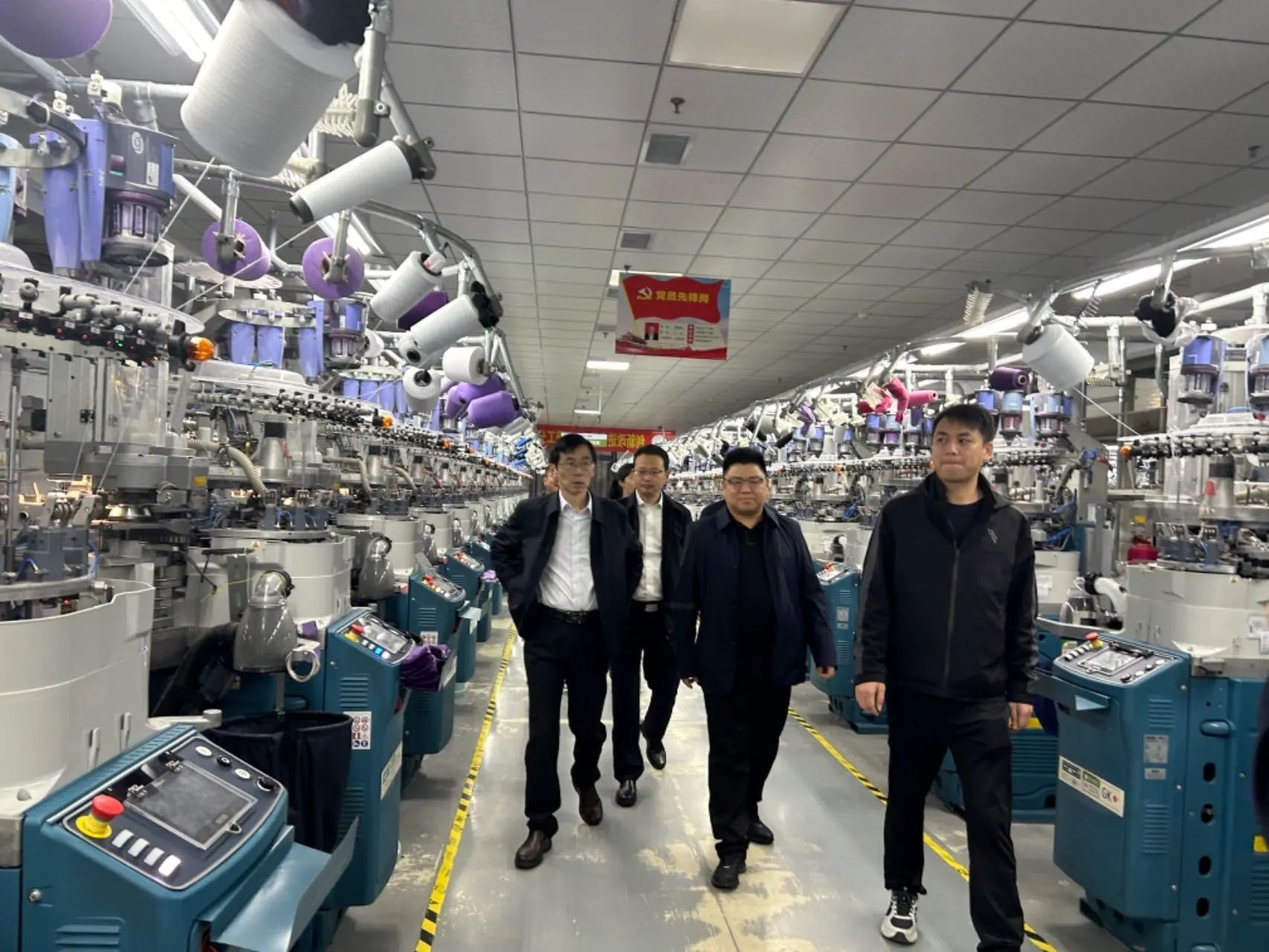 尧舜袜业集团属地银行金融机构领导莅临湖北棉伙棉伴智能袜业调研指导工作